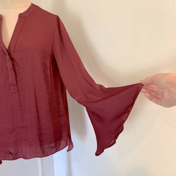 NWOT Simply Vera Wang Silky Red Bell Sleeve Blouse - Picture 9 of 11